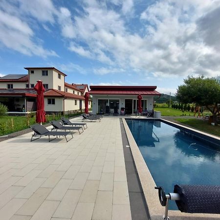 Apartman Fenestra S Terasom I Pogledom Na Gacku Otočac Exterior foto