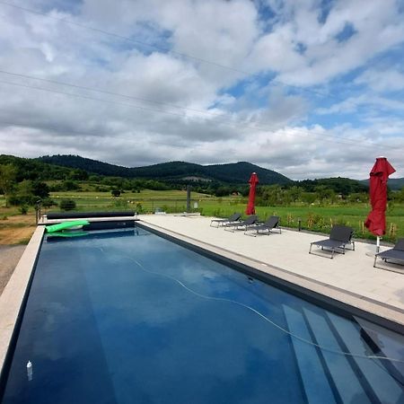 Apartman Fenestra S Terasom I Pogledom Na Gacku Otočac Exterior foto