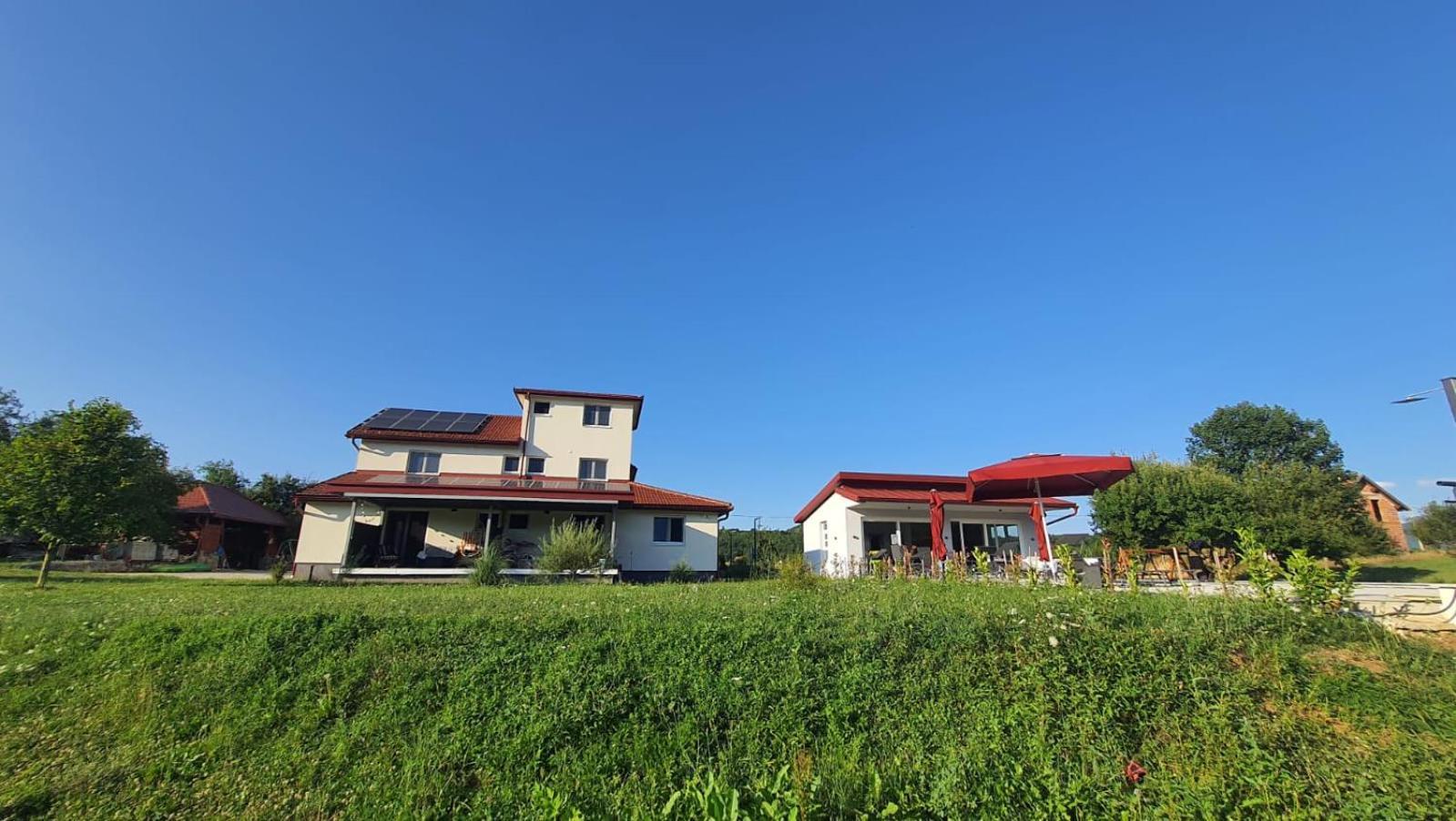 Apartman Fenestra S Terasom I Pogledom Na Gacku Otočac Exterior foto