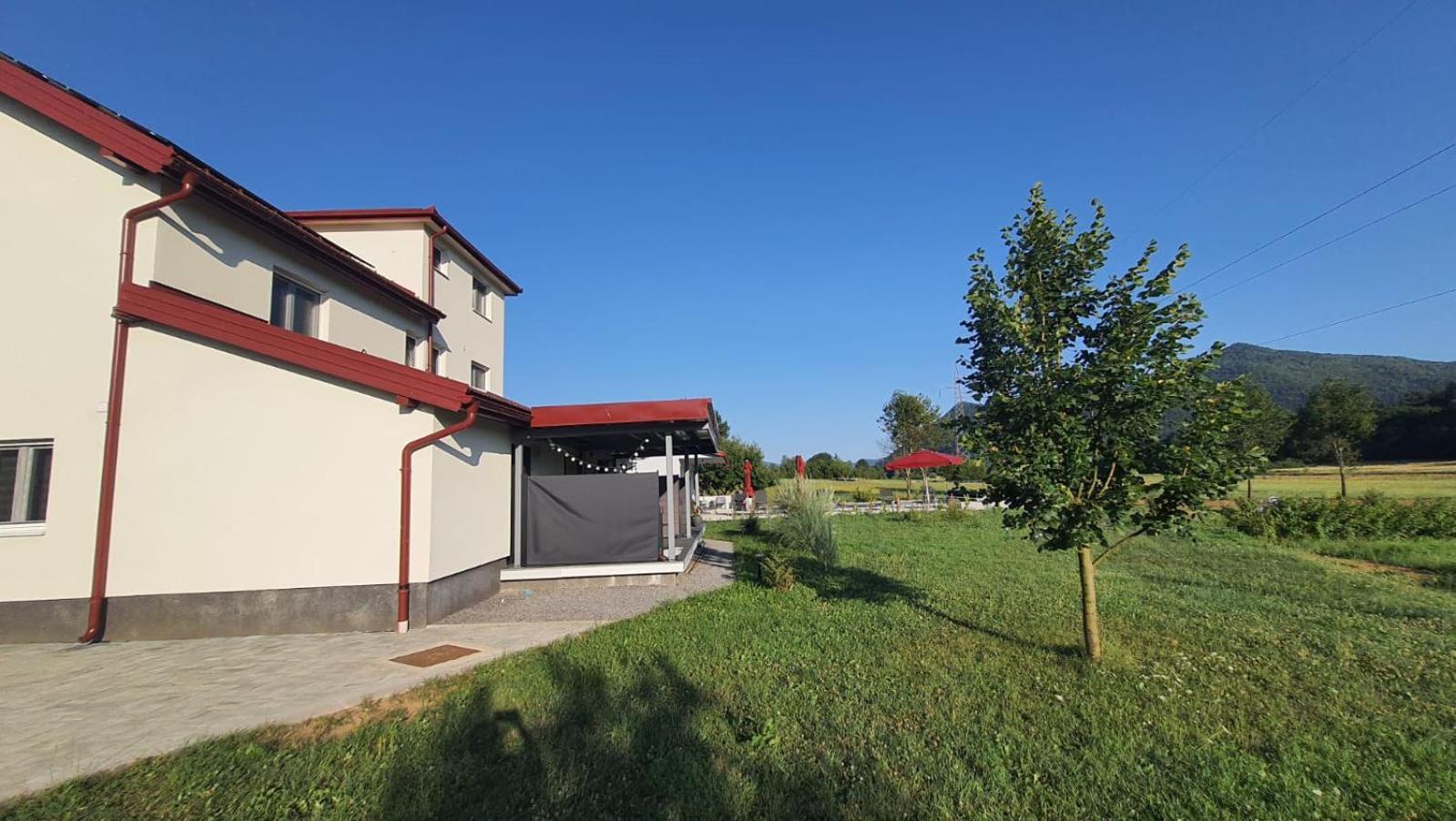 Apartman Fenestra S Terasom I Pogledom Na Gacku Otočac Exterior foto