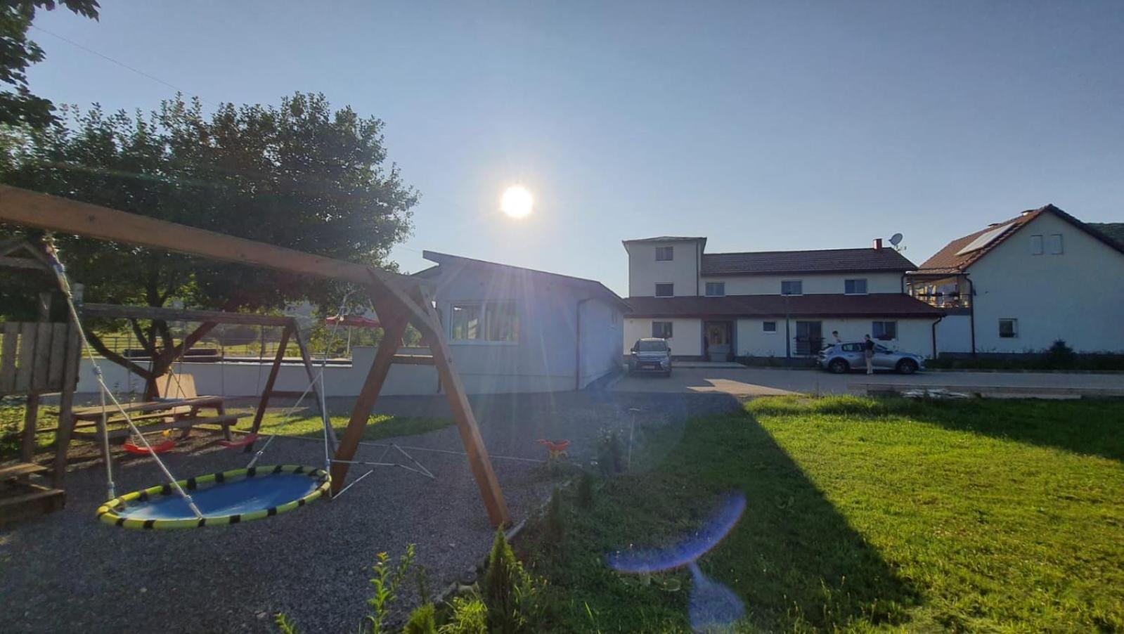 Apartman Fenestra S Terasom I Pogledom Na Gacku Otočac Exterior foto