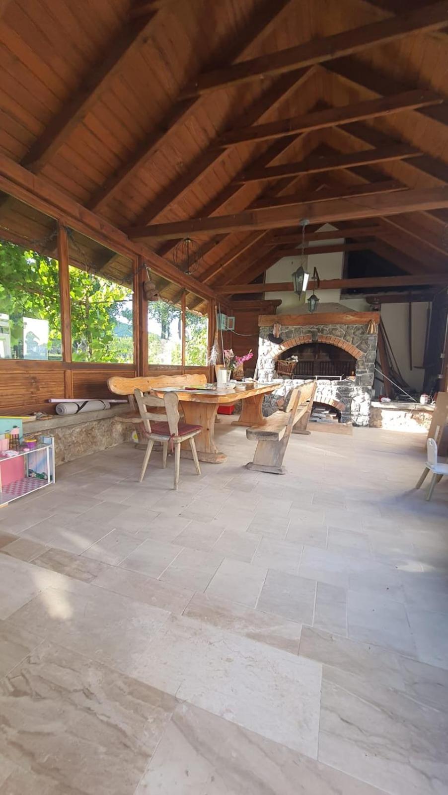 Apartman Fenestra S Terasom I Pogledom Na Gacku Otočac Exterior foto