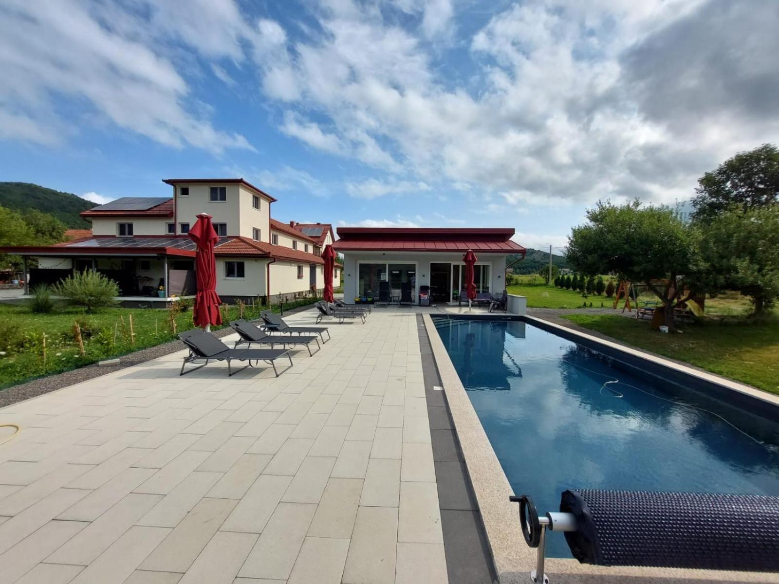 Apartman Fenestra S Terasom I Pogledom Na Gacku Otočac Exterior foto