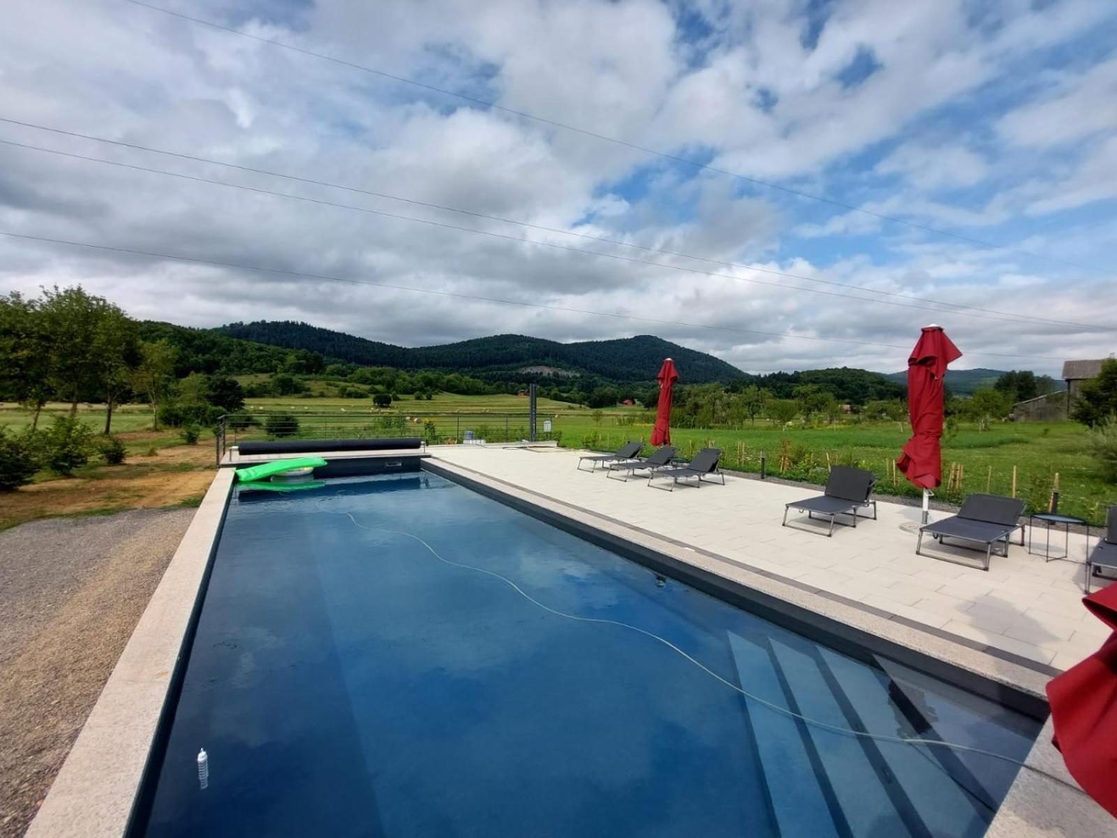 Apartman Fenestra S Terasom I Pogledom Na Gacku Otočac Exterior foto